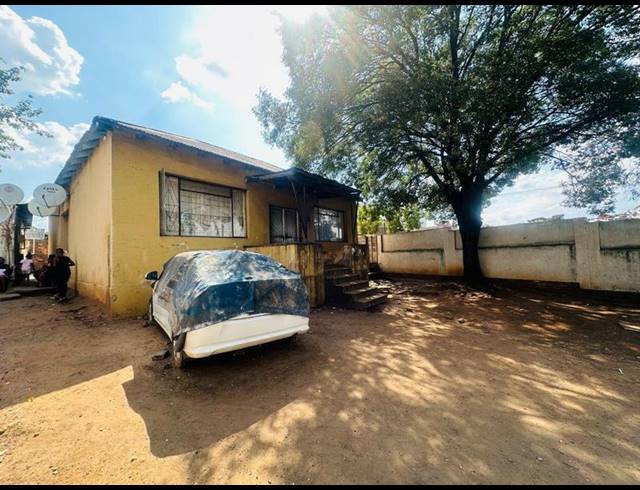 12 BEDROOM HOUSE FOR SALE IN GERMISTON STATION